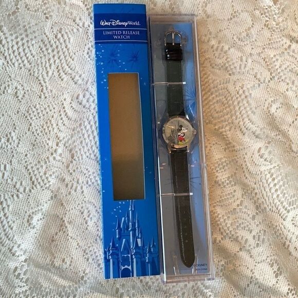 Walt Disney World Limited Release Mickey Watch NWT - Picture 3 of 7